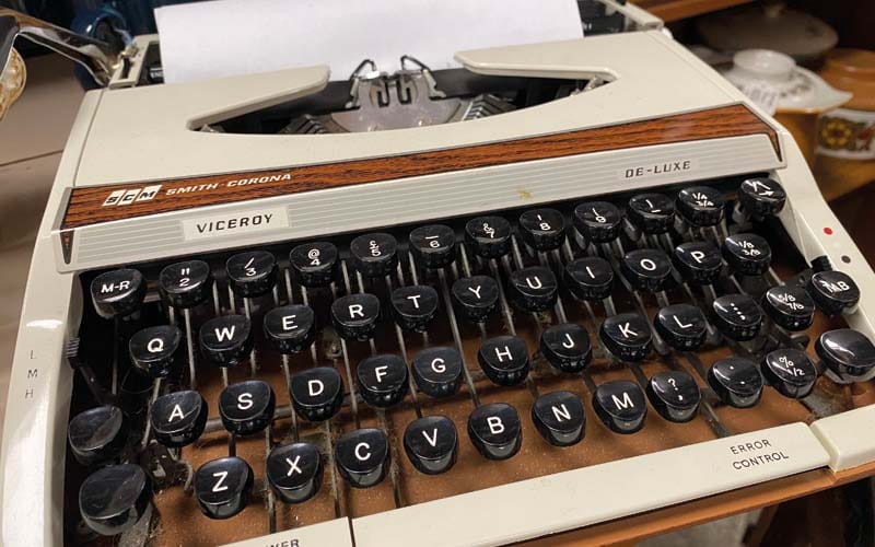 vintage-typewriter Vintage Typewriter